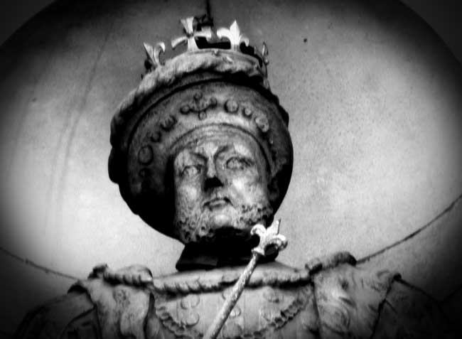 The statue of Henry V111.