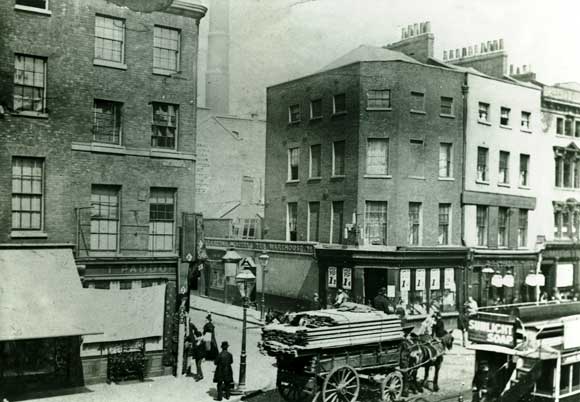 The corner of Osborne Street in Whitechapel as it was in 1888.